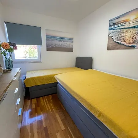 Daire Near Beach Bistrica Sutivan